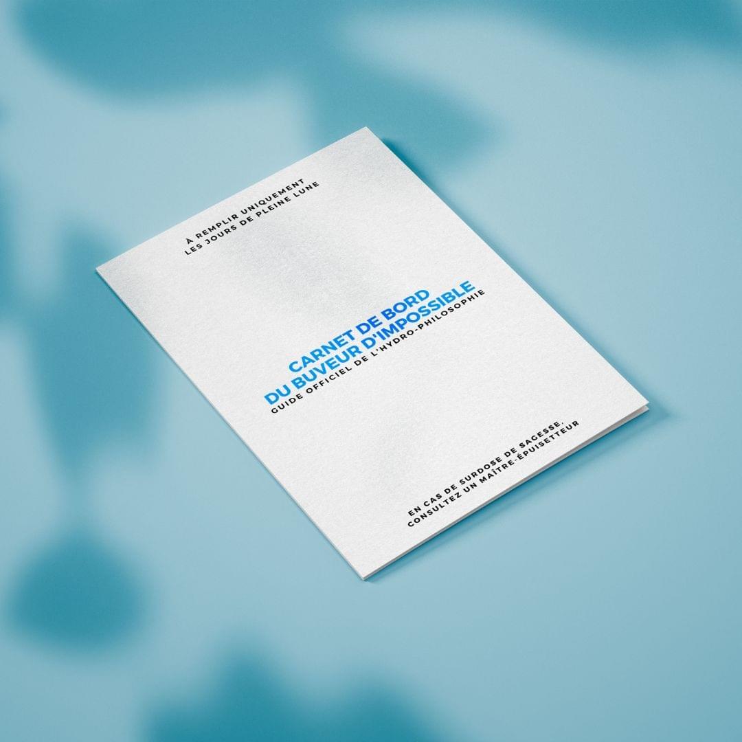 Ce carnet de 8 pages (format A5) accompagne chaque bouteille pour documenter votre voyage dans l'impossible. Un guide de dégustation pas comme les autres, pour une eau pas comme les autres. Ce carnet de 8 pages (format A5) accompagne chaque bouteille pour documenter votre voyage dans l'impossible. Un guide de dégustation pas comme les autres, pour une eau pas comme les autres.