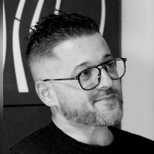 Gaël Roques, auteur, compositeur, créateur du mouvement Razobik depuis 1641. (ça fait longtemps) Gaël Roques, auteur, compositeur, créateur du mouvement Razobik depuis 1641. (ça fait longtemps)