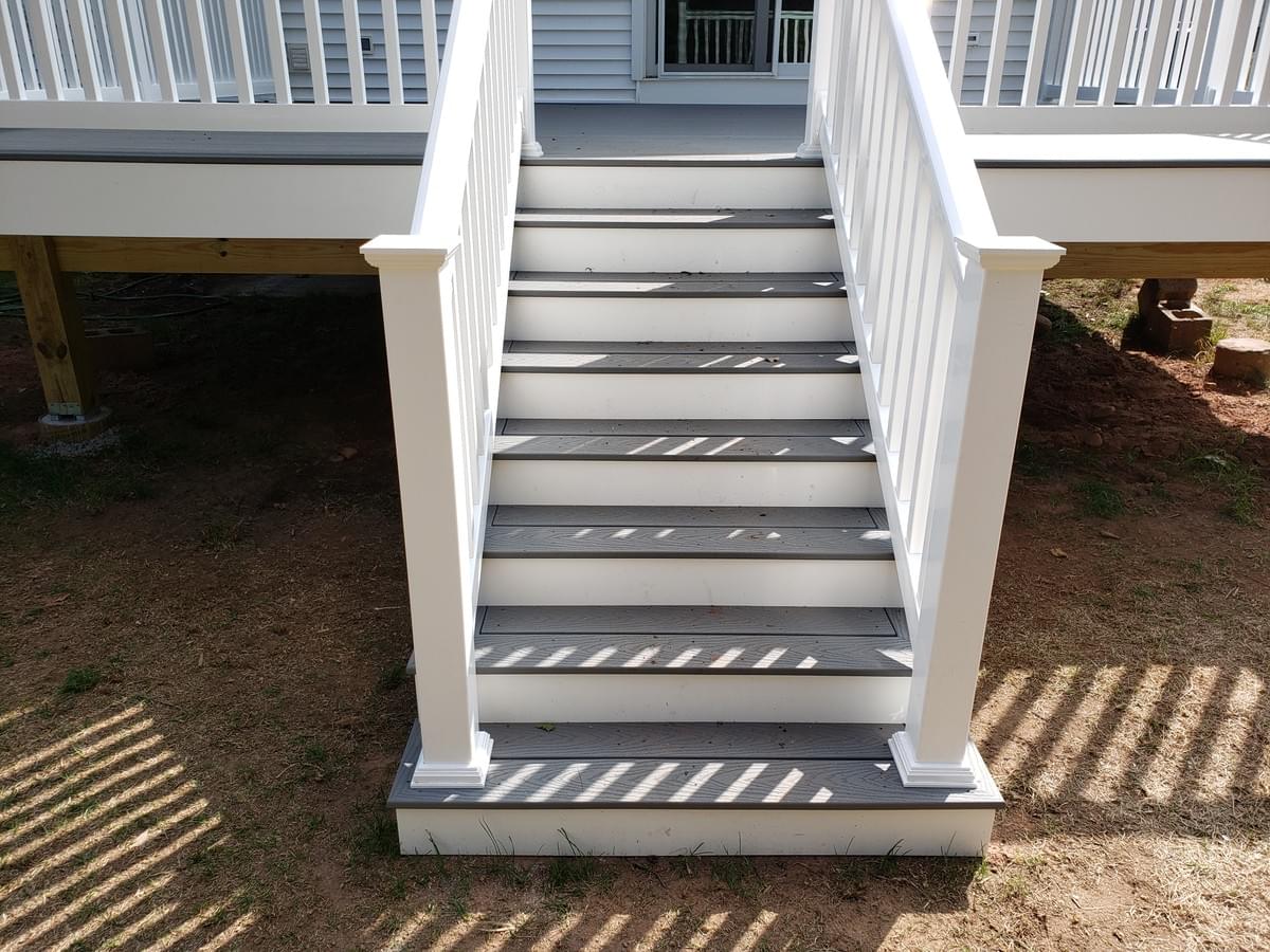 Photo of  Vinyl railing system, stairs in Trex Pebble gray Photo of  Vinyl railing system, stairs in Trex Pebble gray