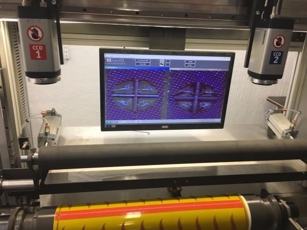 A cylinder with a straight job is taken into the mounter A cylinder with a straight job is taken into the mounter