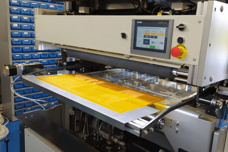 Automatic movement of the mounting table Automatic movement of the mounting table