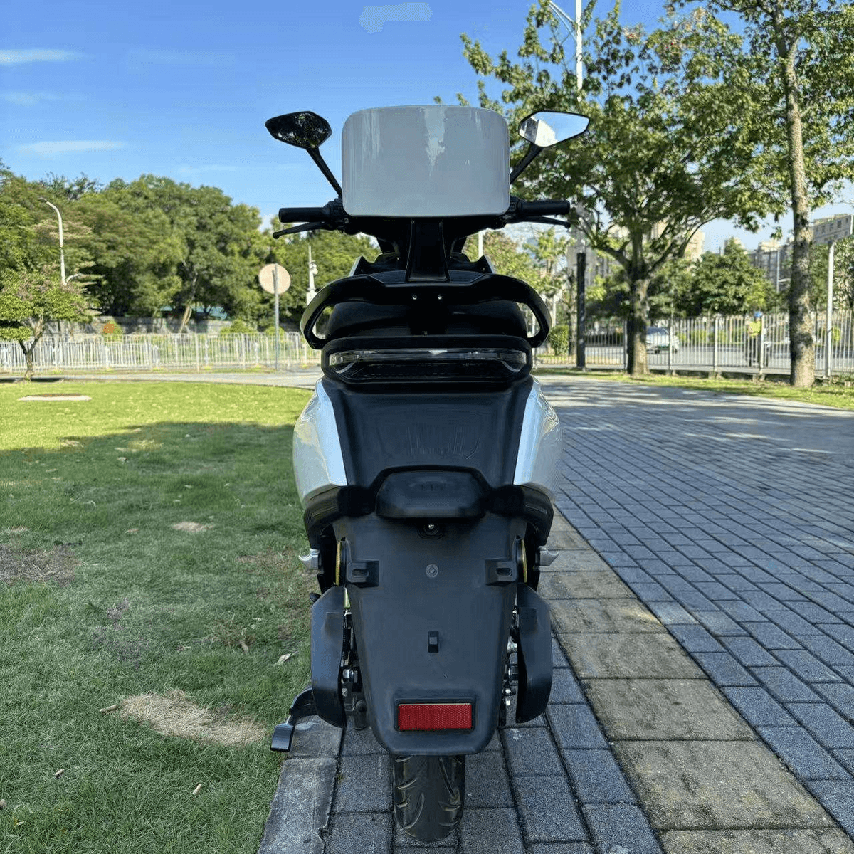 2000W High Speed Electric Motorcycle, Long Range, 3 Speed Control, 72V Lead-acid / Lithium Battery