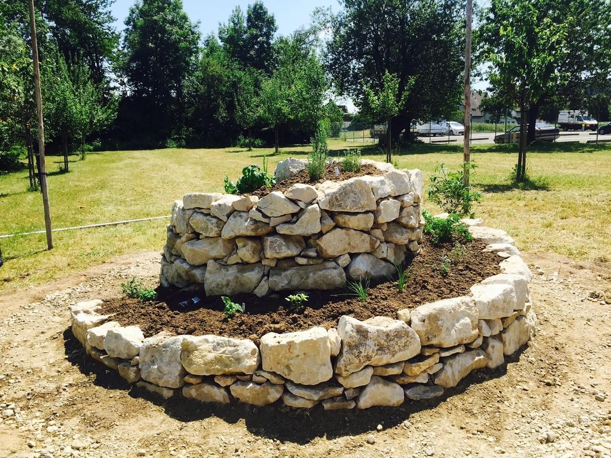 Trockenmauer Kräuterschnecke Jurakalk Trockenmauer Kräuterschnecke Jurakalk