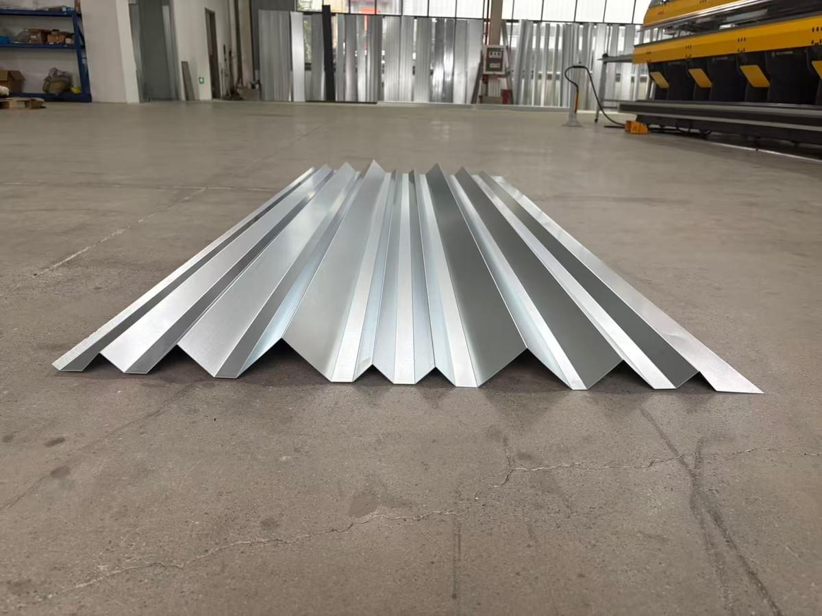 metal folding machine designed for roofing applications including standing seam roofs metal folding machine designed for roofing applications including standing seam roofs