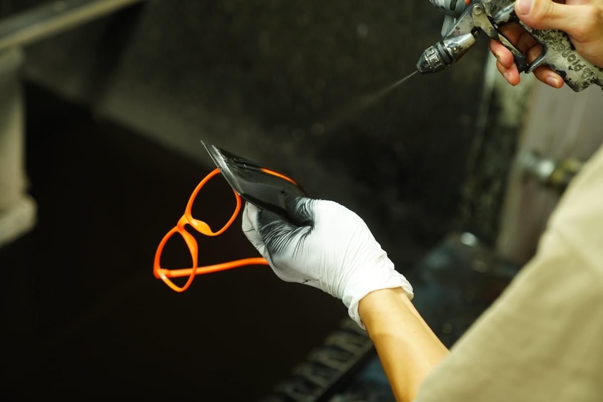 Découvrez notre technologie de pointe en matière de verres et notre savoir-faire de précision qui nous distinguent de la concurrence. Notre métier : Chez Aisen Optical, nous transcendons le rôle d'un fabricant traditionnel pour devenir votre allié stratégique dans l'industrie de la lunetterie. Découvrez notre technologie de pointe en matière de verres et notre savoir-faire de précision qui nous distinguent de la concurrence. Notre métier : Chez Aisen Optical, nous transcendons le rôle d'un fabricant traditionnel pour devenir votre allié stratégique dans l'industrie de la lunetterie.