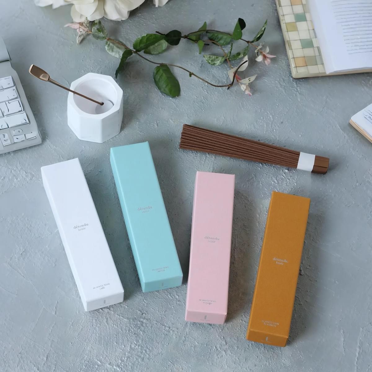 Japanese incense holder in solid bronze, featuring minimalist holes for fragrance diffusion. Japanese incense holder in solid bronze, featuring minimalist holes for fragrance diffusion.