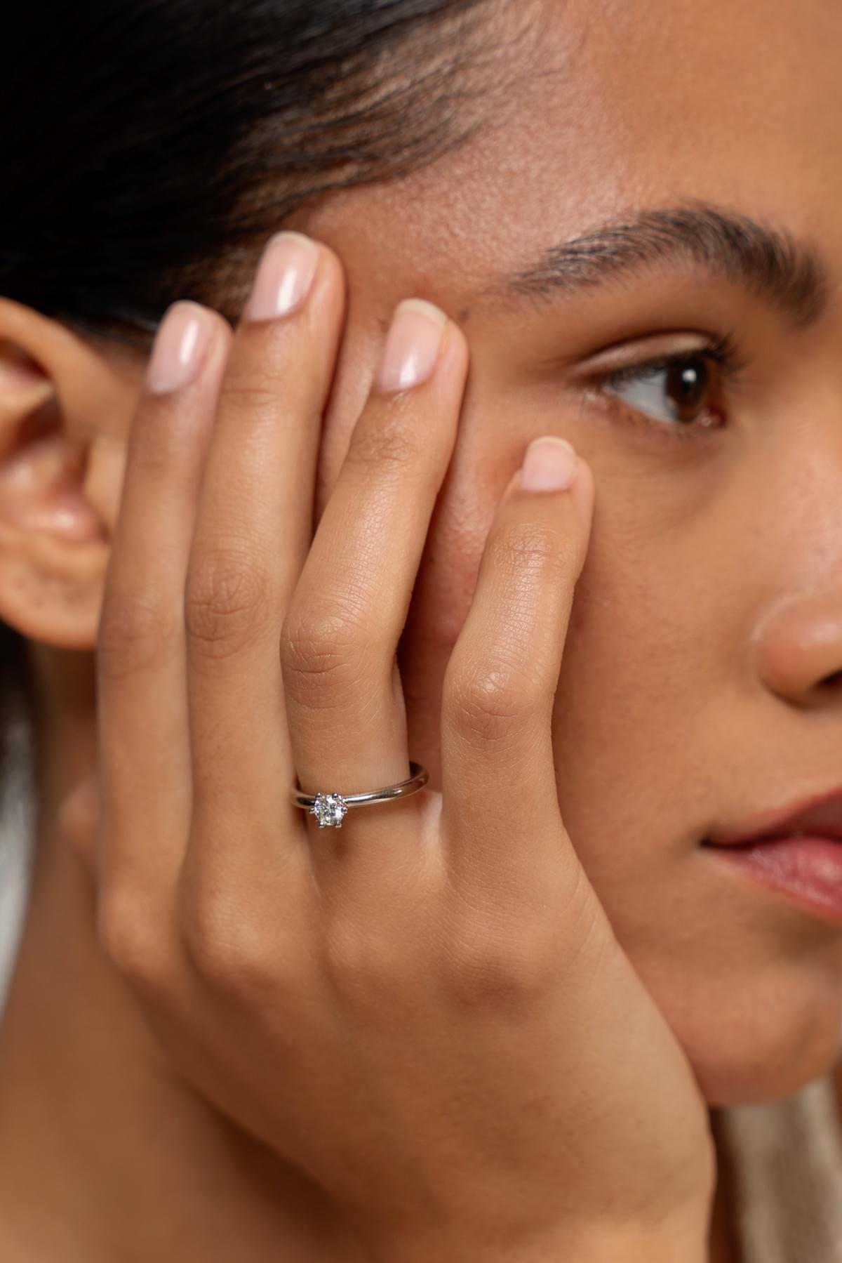 Fairtrade-Verlobungsring aus Gold mit Diamant Fairtrade-Verlobungsring aus Gold mit Diamant