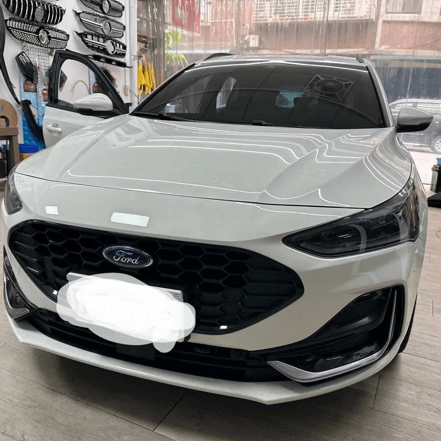 Ford Focus 安裝前後雷射測速防護罩示意圖 Ford Focus 安裝前後雷射測速防護罩示意圖