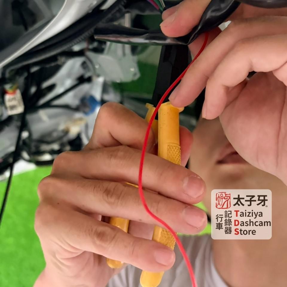 T1211D 防水後鏡頭安裝於車外示意 T1211D 防水後鏡頭安裝於車外示意