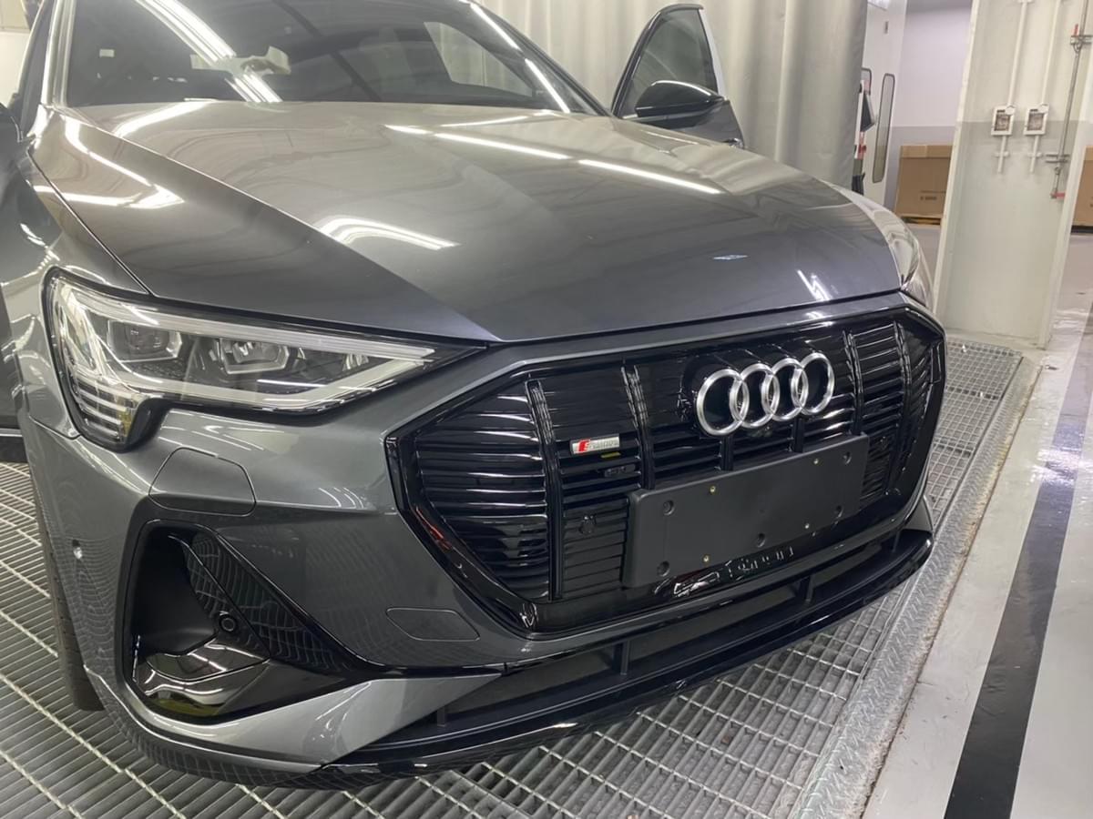 Audi E-tron 前防護罩安裝效果展示 Audi E-tron 前防護罩安裝效果展示