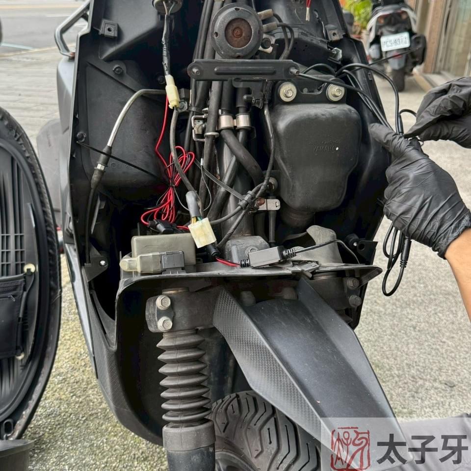 Yamaha BWS 安裝 Pernis MX200WGS 前鏡頭走線施工紀錄 Yamaha BWS 安裝 Pernis MX200WGS 前鏡頭走線施工紀錄