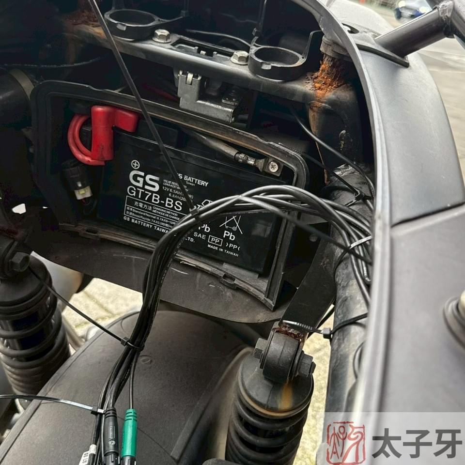 Pernis MX200WGS 主機於 BWS 車身內側的固定與線材整理 Pernis MX200WGS 主機於 BWS 車身內側的固定與線材整理
