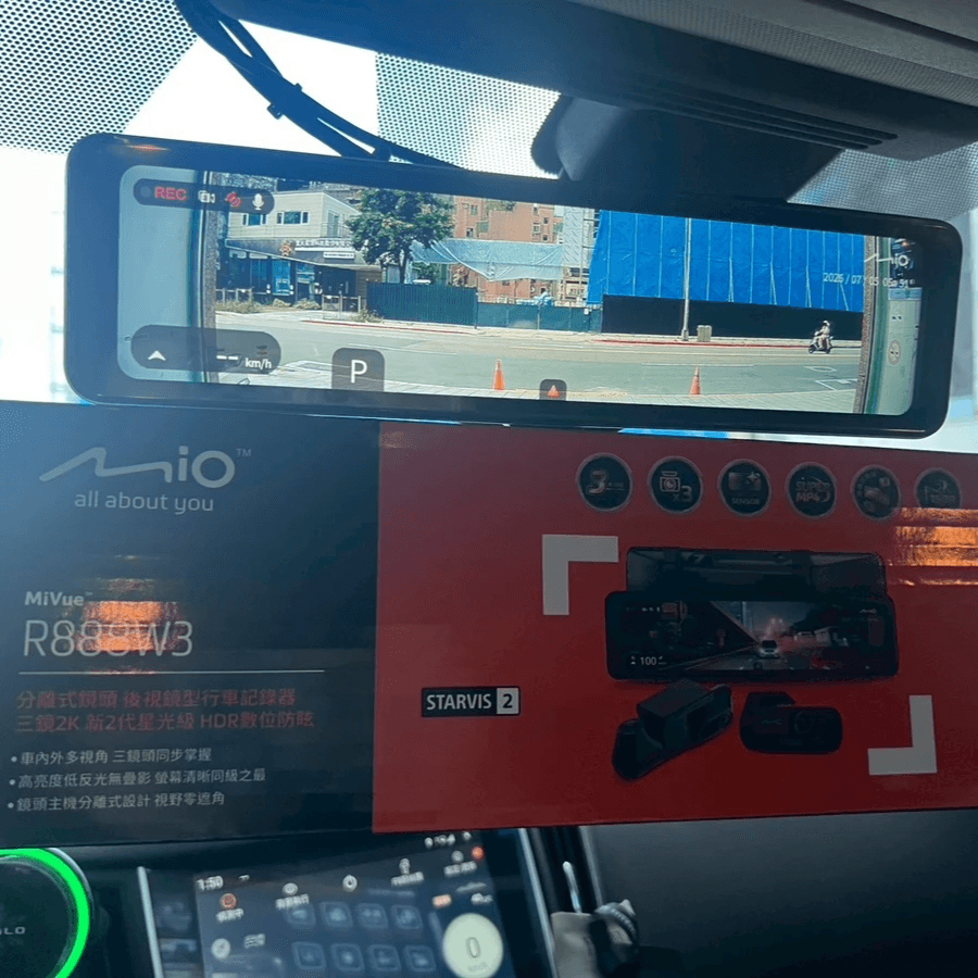 太子牙技師於 Q50 車內安裝 R888W3 前鏡頭 太子牙技師於 Q50 車內安裝 R888W3 前鏡頭