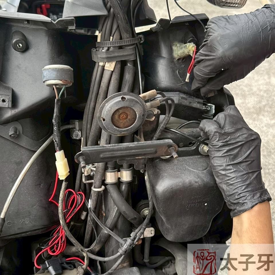 太子牙南港門市技師調整 MX200WGS 鏡頭角度的作業畫面 太子牙南港門市技師調整 MX200WGS 鏡頭角度的作業畫面