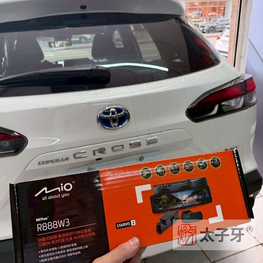 R888W3 1500 nits 高亮度螢幕於 Corolla Cross 實拍 R888W3 1500 nits 高亮度螢幕於 Corolla Cross 實拍
