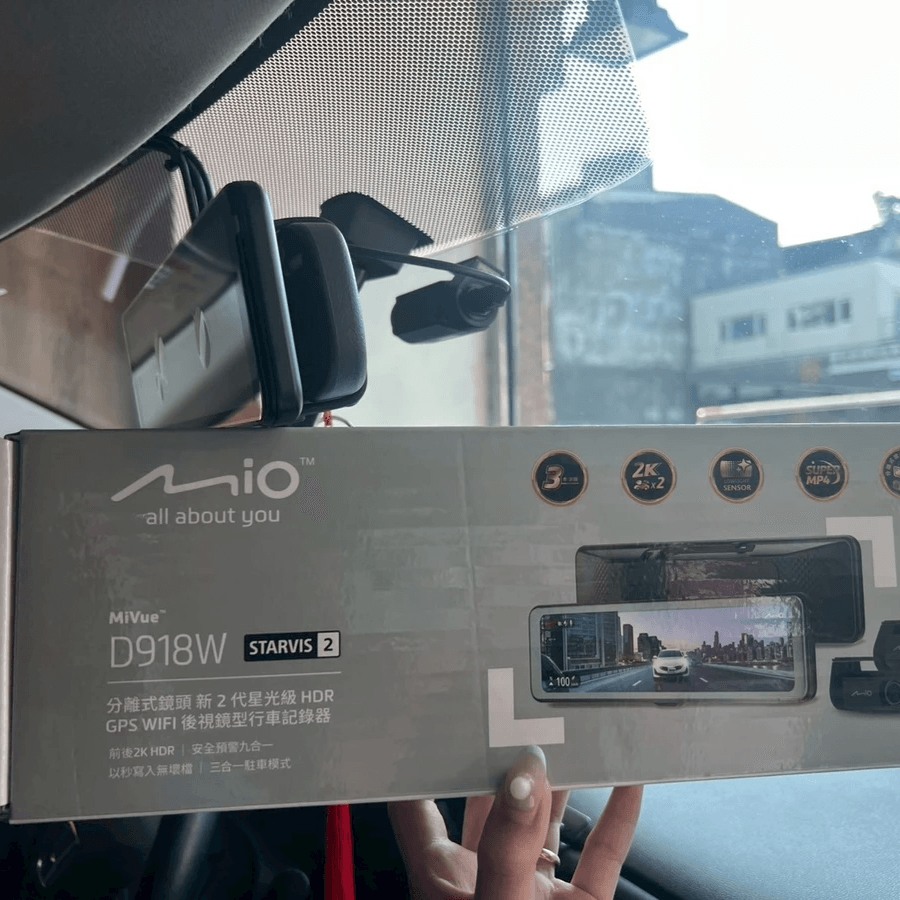 太子牙技師於 HR-V 車內安裝 D918W 前鏡頭 太子牙技師於 HR-V 車內安裝 D918W 前鏡頭
