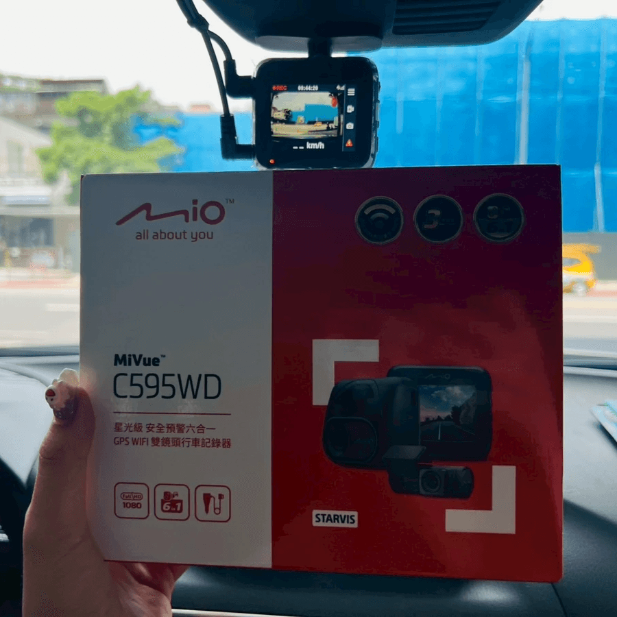 MIO C595WD 安裝在車內實際照片 MIO C595WD 安裝在車內實際照片