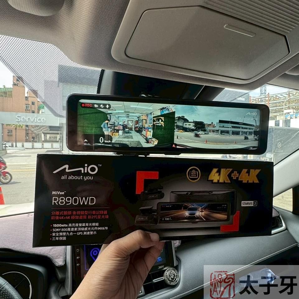 Toyota RAV4 搭配 R890WD 1500 nits 高亮度螢幕 Toyota RAV4 搭配 R890WD 1500 nits 高亮度螢幕