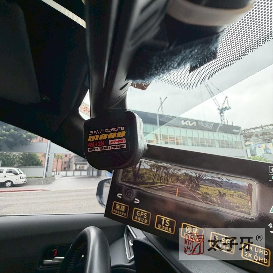 掃描者 SNJ M800 270 度可旋轉前鏡頭與主機左下角鏡頭設計特寫 掃描者 SNJ M800 270 度可旋轉前鏡頭與主機左下角鏡頭設計特寫