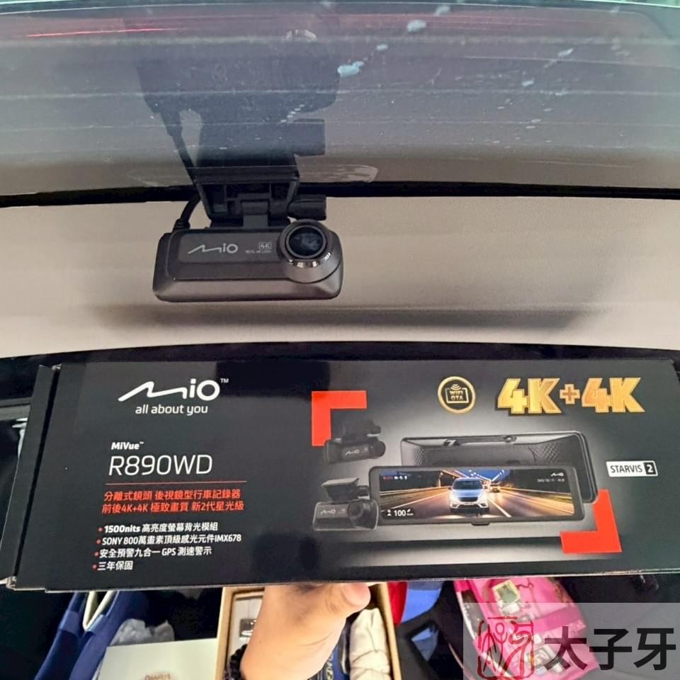 BMW X5 搭配 R890WD 1500 nits 高亮度螢幕 BMW X5 搭配 R890WD 1500 nits 高亮度螢幕