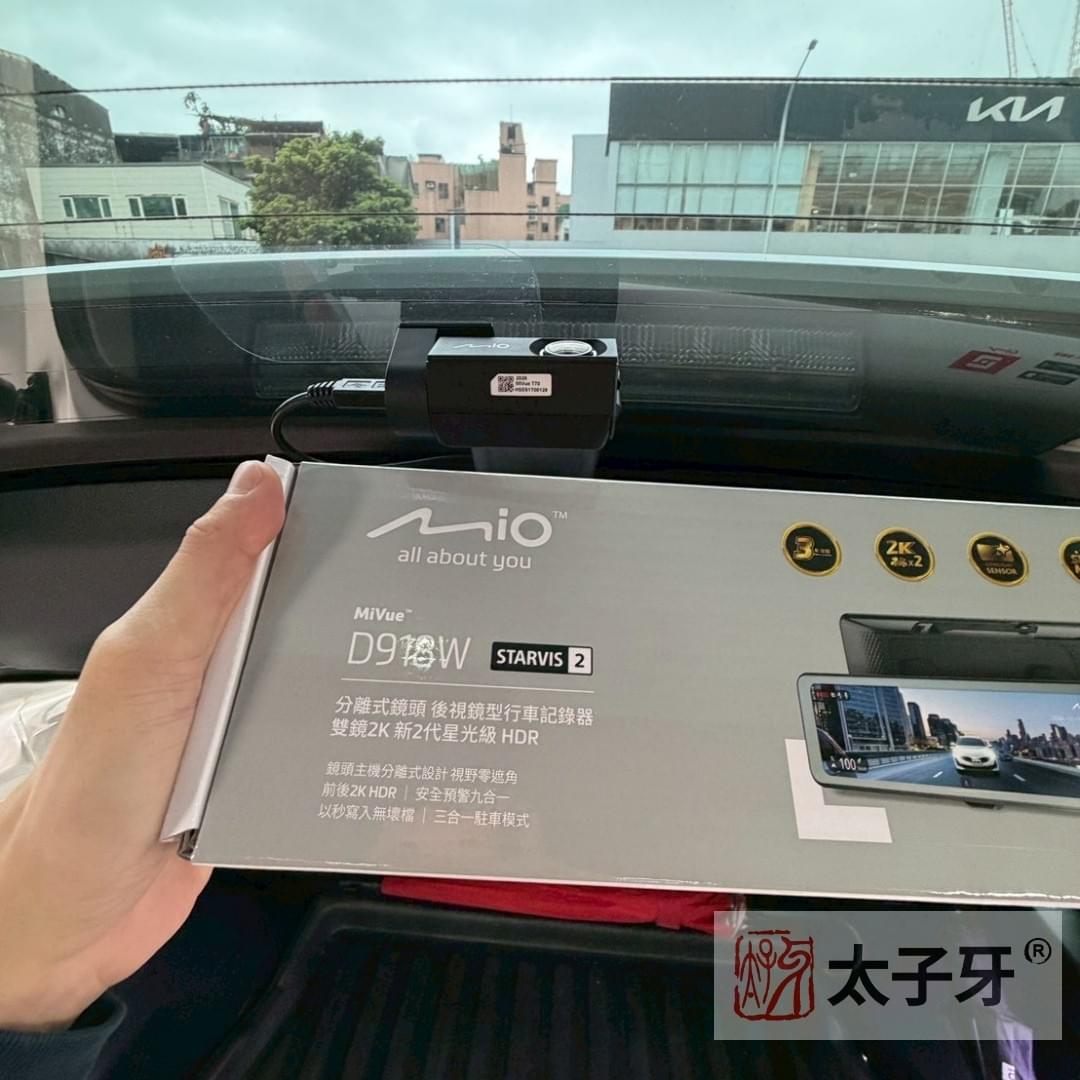 Rear camera installation of D918W adjusted for different rear window angles Rear camera installation of D918W adjusted for different rear window angles