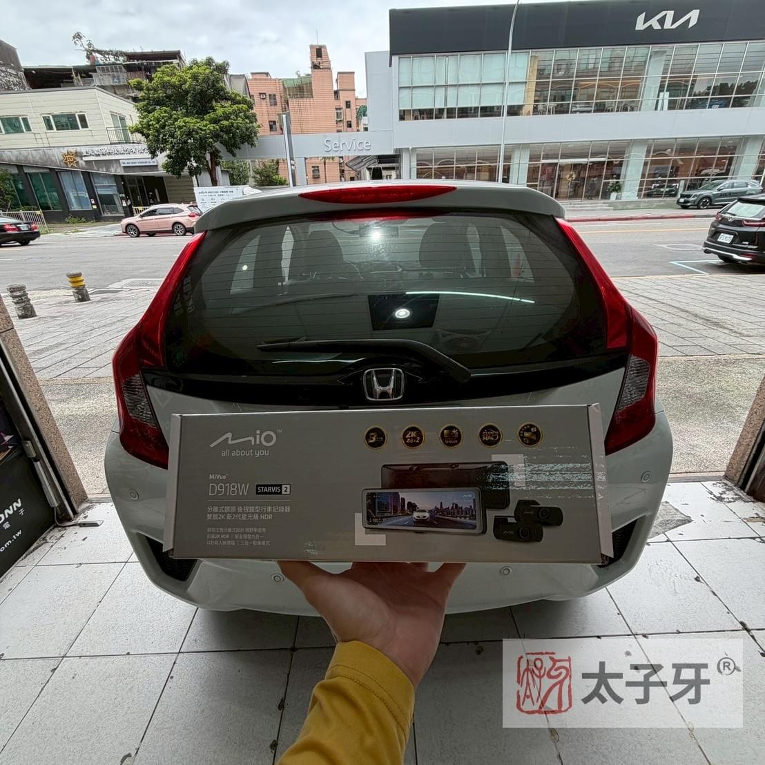 Honda Fit rear camera installation for MiVue D918W Honda Fit rear camera installation for MiVue D918W