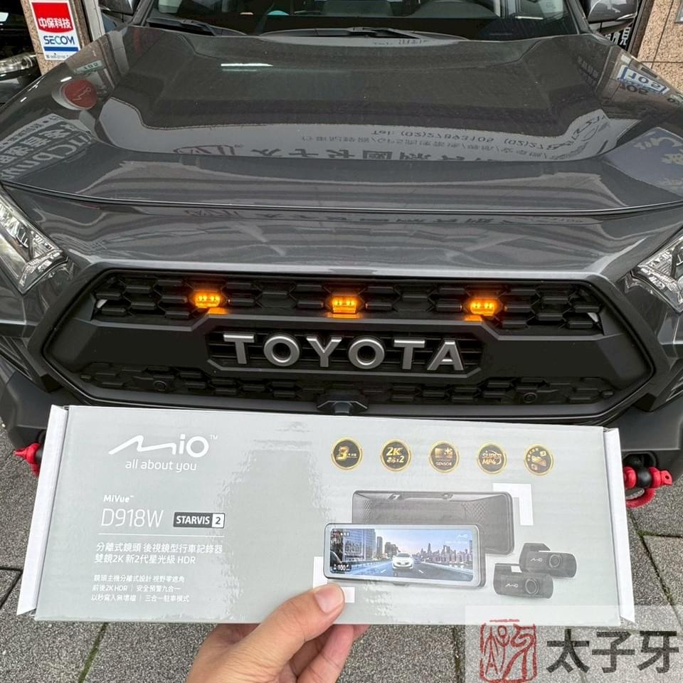 Toyota RAV4 rearview mirror upgraded with MiVue D918W display Toyota RAV4 rearview mirror upgraded with MiVue D918W display