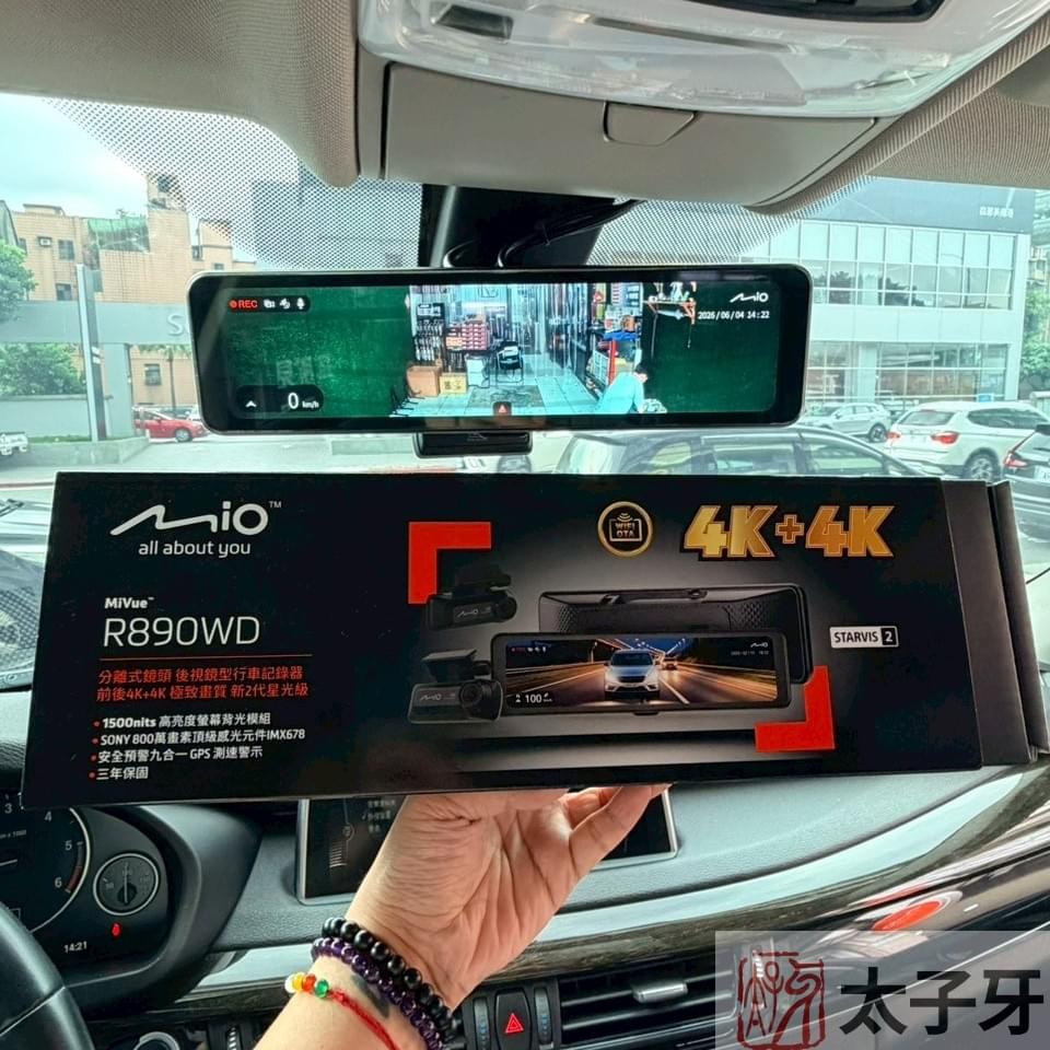 BMW X5 搭配 R890WD 1500 nits 高亮度螢幕 BMW X5 搭配 R890WD 1500 nits 高亮度螢幕
