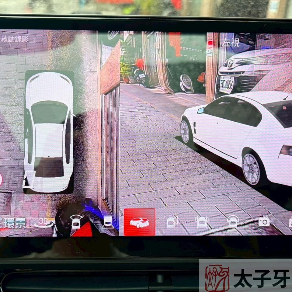 360 環景俯視畫面(停車示意) 360 環景俯視畫面(停車示意)