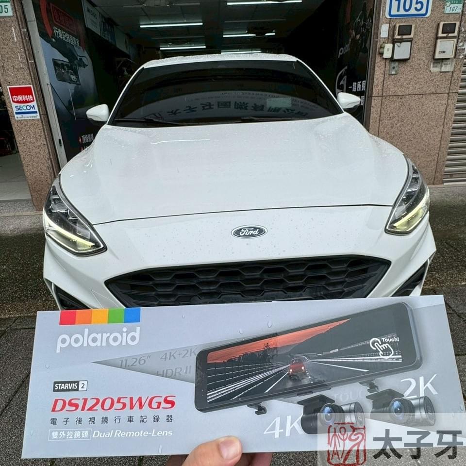 Polaroid DS1205WGS installed on Ford Focus electronic rearview mirror Polaroid DS1205WGS installed on Ford Focus electronic rearview mirror