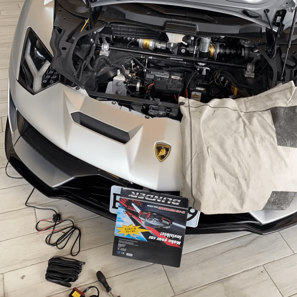 Aventador SV 前保桿雷射防護罩安裝特寫 Aventador SV 前保桿雷射防護罩安裝特寫