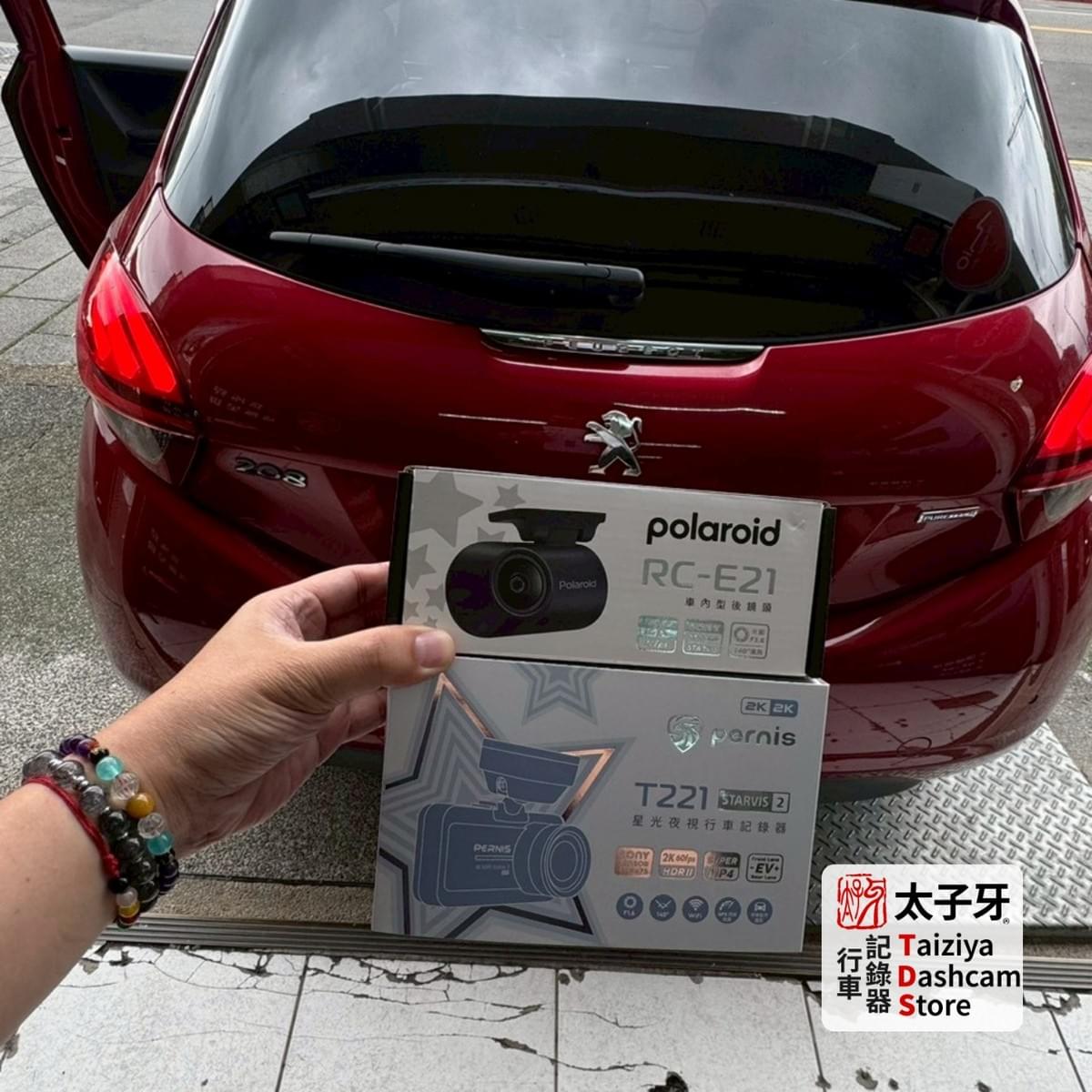 Pernis T221 乙太網路後鏡頭線材配置於 208 車室 Pernis T221 乙太網路後鏡頭線材配置於 208 車室