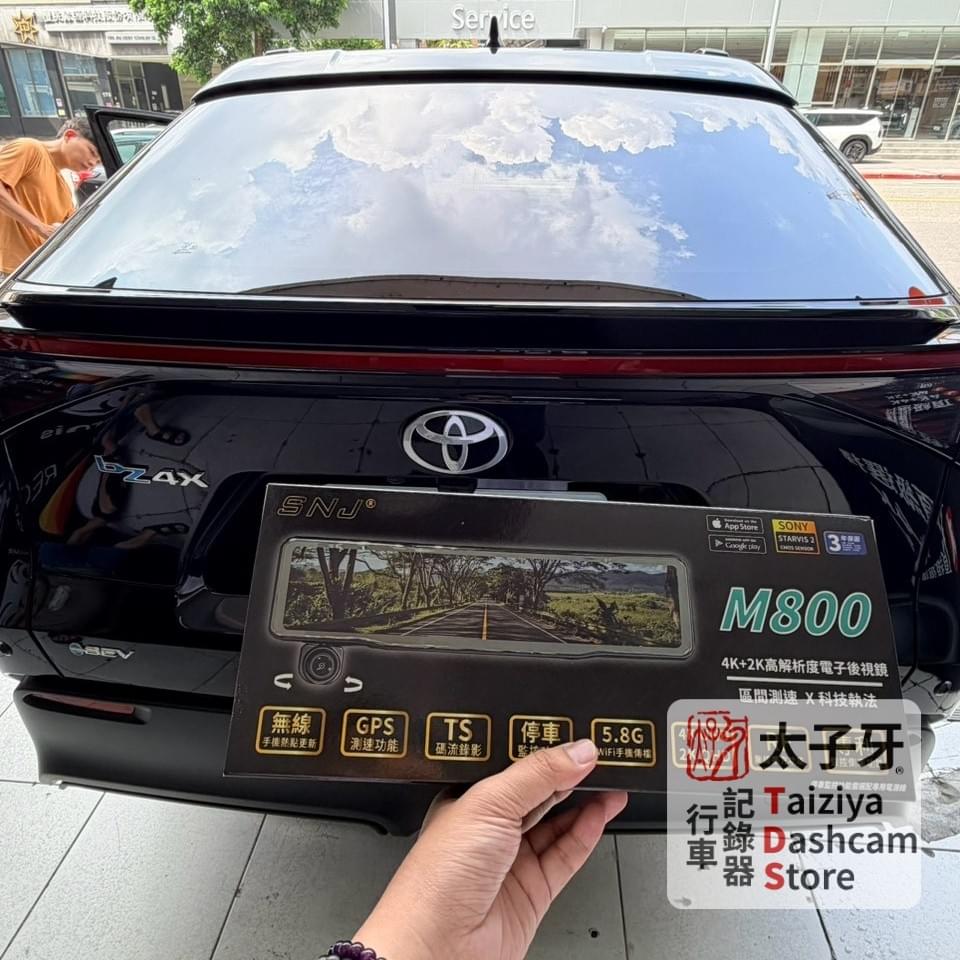 Milton您好: 門市收現、可刷卡(分期需自行辦理)、手開發票、可開三聯都不加% 您的車款:IS 安裝型號:DE313WGS 產品價格 : 8000 主機保固三年 電源接至點菸孔,完工費用為 $88 若選擇從保險絲(內電)取電,另加 $300 如果原車上的行車紀錄器也是採保險絲取電,經我們檢測可以正常通電後,將會沿用。 此外,原車上的電子產品(如行車紀錄器、測速器等)不保證可完整拆除,實際狀況須以現場評估為準。 行車記錄器的供電方式主要有兩種:『點菸孔供電』與『保險絲取電』,它們各有優缺點,適用於不同需求。 『 點菸孔供電 』 - 直接將電源插入車內點菸孔。 - 適合短期使用者。 - 可能因車輛點菸孔供電狀態不同,導致行車記錄器在熄火後持續供電。 『保險絲取電』 - 透過轉接座連接車輛保險絲盒,供電更穩定。 - 安裝較為複雜,需專業技術,且不同車款的保險絲配置可能有所不同。 - 完成後整體較為美觀,不影響駕駛及乘客。 貼心提醒:門市內禁止吸菸、禁止檳榔,有提供水及飲料,另可自行帶外食,可攜帶寵物,可提供行動電源(使用完畢請歸還) Milton您好: 門市收現、可刷卡(分期需自行辦理)、手開發票、可開三聯都不加% 您的車款:IS 安裝型號:DE313WGS 產品價格 : 8000 主機保固三年 電源接至點菸孔,完工費用為 $88 若選擇從保險絲(內電)取電,另加 $300 如果原車上的行車紀錄器也是採保險絲取電,經我們檢測可以正常通電後,將會沿用。 此外,原車上的電子產品(如行車紀錄器、測速器等)不保證可完整拆除,實際狀況須以現場評估為準。 行車記錄器的供電方式主要有兩種:『點菸孔供電』與『保險絲取電』,它們各有優缺點,適用於不同需求。 『 點菸孔供電 』 - 直接將電源插入車內點菸孔。 - 適合短期使用者。 - 可能因車輛點菸孔供電狀態不同,導致行車記錄器在熄火後持續供電。 『保險絲取電』 - 透過轉接座連接車輛保險絲盒,供電更穩定。 - 安裝較為複雜,需專業技術,且不同車款的保險絲配置可能有所不同。 - 完成後整體較為美觀,不影響駕駛及乘客。 貼心提醒:門市內禁止吸菸、禁止檳榔,有提供水及飲料,另可自行帶外食,可攜帶寵物,可提供行動電源(使用完畢請歸還)
