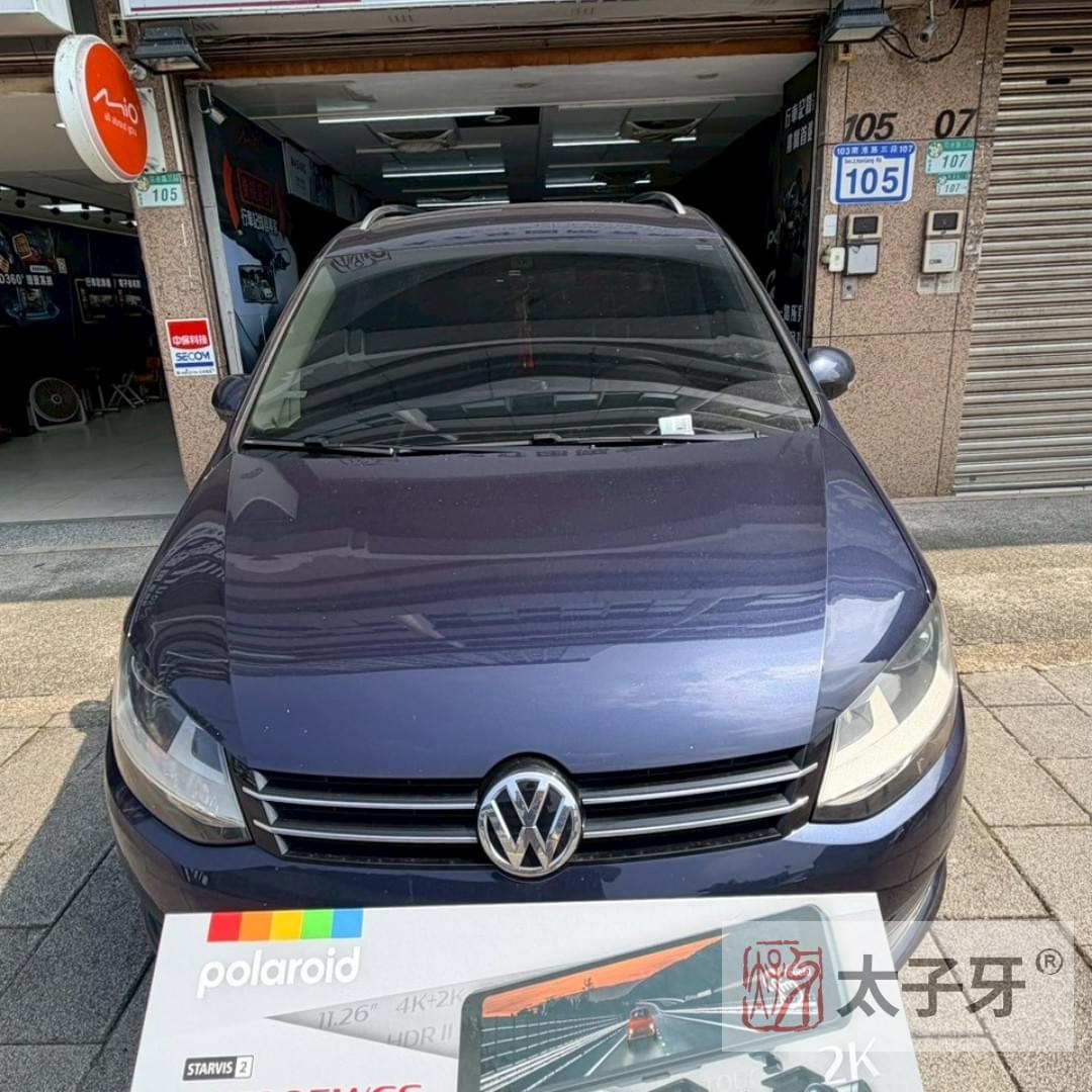 Polaroid DS1205WGS installed on Volkswagen Sharan rearview mirror Polaroid DS1205WGS installed on Volkswagen Sharan rearview mirror