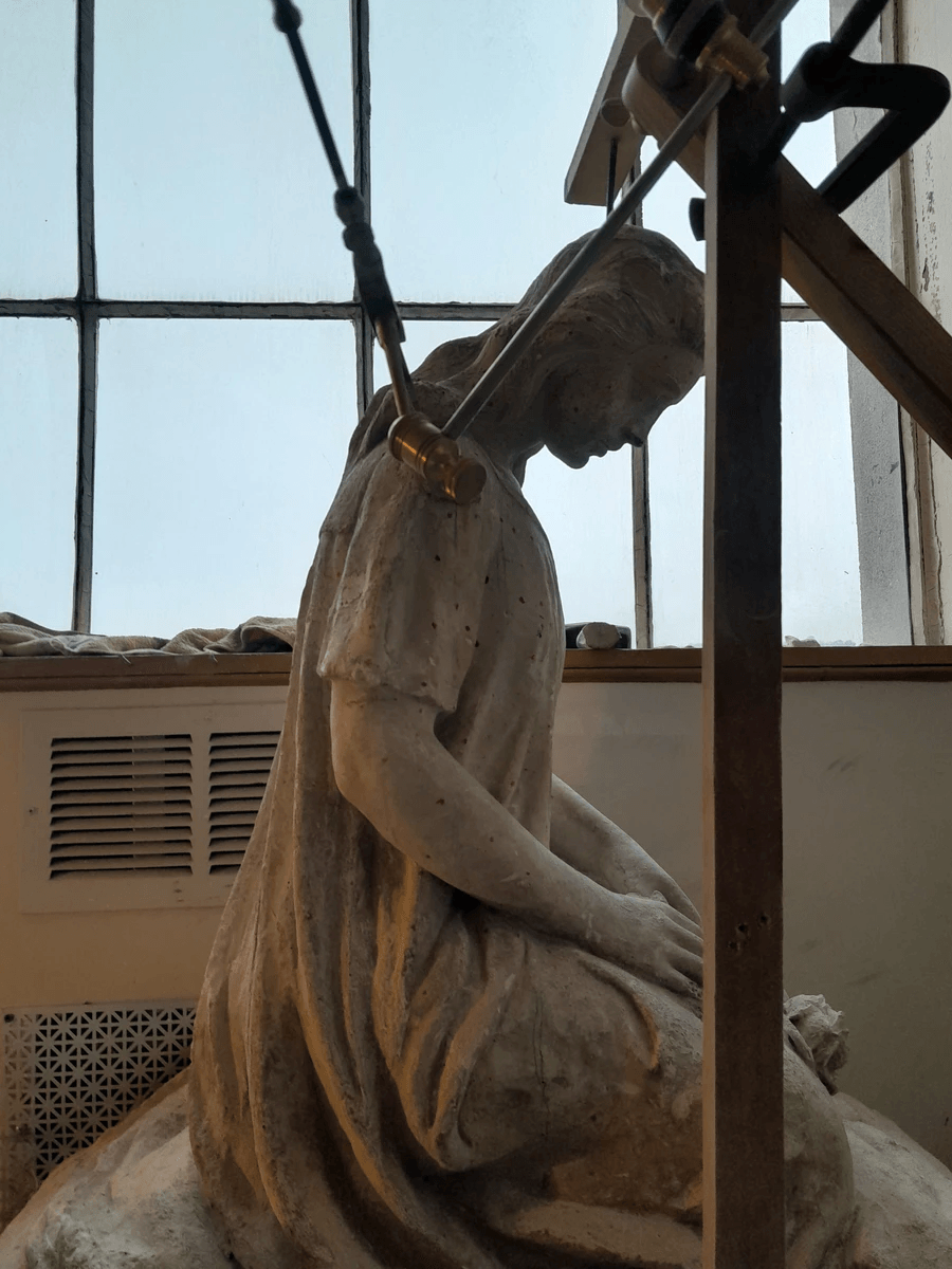 Pointing Machine and Plaster Monument Model Pointing Machine and Plaster Monument Model