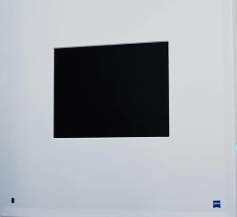 採用偏光技術 (ZEISS VISUSCREEN 500)的水晶般清晰的 LCD 屏幕。帶有優質玻璃前面板的純平設計,擁有 130 多個測試圖表,可以輕鬆創建雙眼視檢測或近視、散光驗光工作流程或者更多 採用偏光技術 (ZEISS VISUSCREEN 500)的水晶般清晰的 LCD 屏幕。帶有優質玻璃前面板的純平設計,擁有 130 多個測試圖表,可以輕鬆創建雙眼視檢測或近視、散光驗光工作流程或者更多