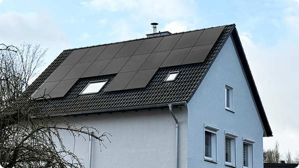 Tetto residenziale FV: Costi ridotti, maggiore indipendenza. Tetto residenziale FV: Costi ridotti, maggiore indipendenza.