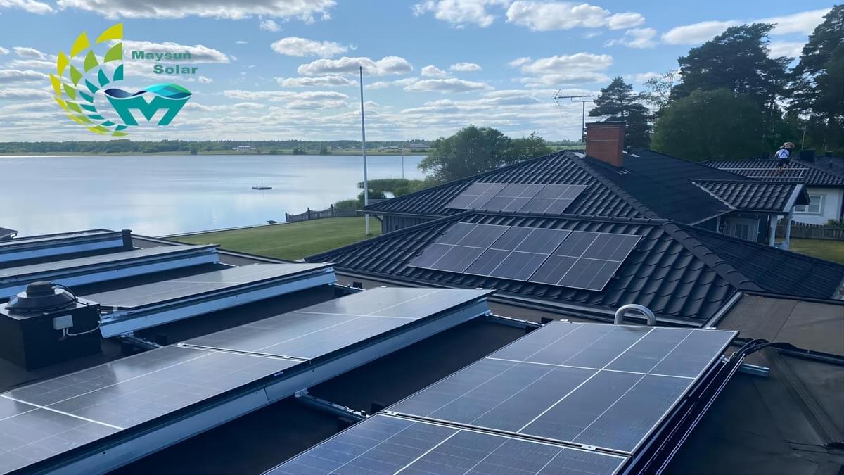 Le projet est situé sur le toit d'une maison à Rathenow, en Allemagne, cliquez sur l'image pour accéder à plus de détails sur le produit.   TwiSun Le projet est situé sur le toit d'une maison à Rathenow, en Allemagne, cliquez sur l'image pour accéder à plus de détails sur le produit.   TwiSun