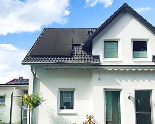 HJT 410W-430W solpaneler helt svarta på taket HJT 410W-430W solpaneler helt svarta på taket