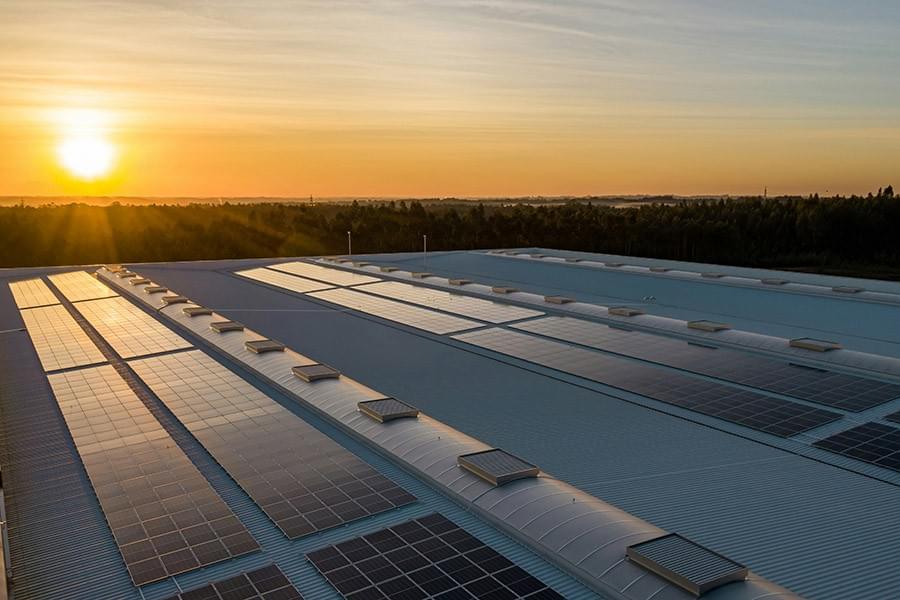 Un progetto fotovoltaico su tetto aziendale in Europa – Quale tecnologia di modulo è più adatta per i progetti europei Un progetto fotovoltaico su tetto aziendale in Europa – Quale tecnologia di modulo è più adatta per i progetti europei