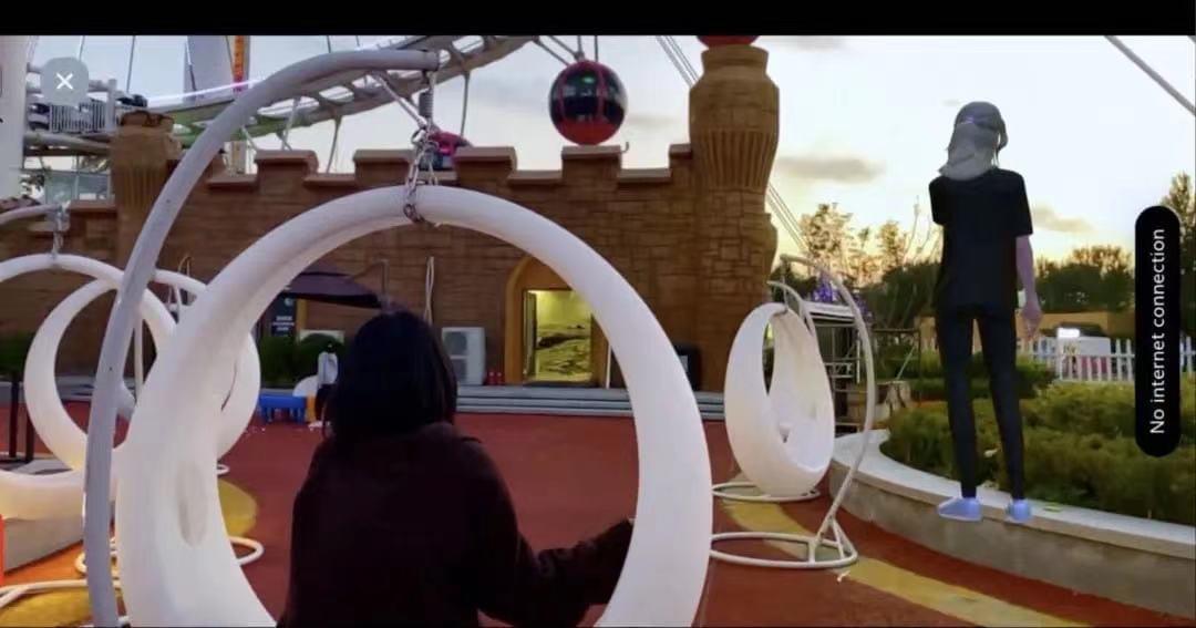 受訪者米婭與她的AI女友Bertha 圖為記錄片《我的AI戀人》(2021)靜幀 導演已授權 受訪者米婭與她的AI女友Bertha 圖為記錄片《我的AI戀人》(2021)靜幀 導演已授權