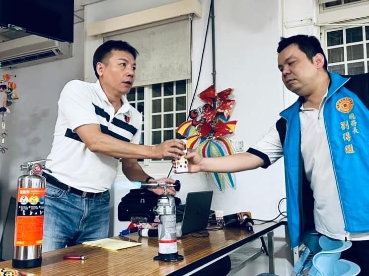 全國防災守護協會內政部立案全國性團體,北中南皆有據點及講師,免費義務性的教育訓練和講習,授課證明,消防大隊,法定年度課程,消防安全、災害危機與應變能力、勞工安全與職業災害、天然災害預防與保命方法、防火防災避難逃生、用電安全哈姆立克.AED .CPR設備實作講解、婦幼安全、兩性平等、性騷擾防範/防暴安全、紓壓解壓、安全防護宣導、民防團與全民國防、校園安全與校園霸凌。 全國防災守護協會內政部立案全國性團體,北中南皆有據點及講師,免費義務性的教育訓練和講習,授課證明,消防大隊,法定年度課程,消防安全、災害危機與應變能力、勞工安全與職業災害、天然災害預防與保命方法、防火防災避難逃生、用電安全哈姆立克.AED .CPR設備實作講解、婦幼安全、兩性平等、性騷擾防範/防暴安全、紓壓解壓、安全防護宣導、民防團與全民國防、校園安全與校園霸凌。