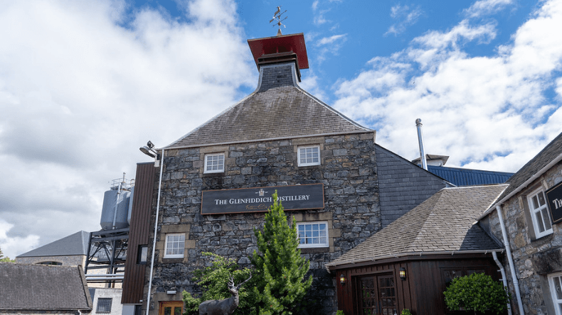 Savor the flavors of Scotland's famous whisky distilleries Savor the flavors of Scotland's famous whisky distilleries