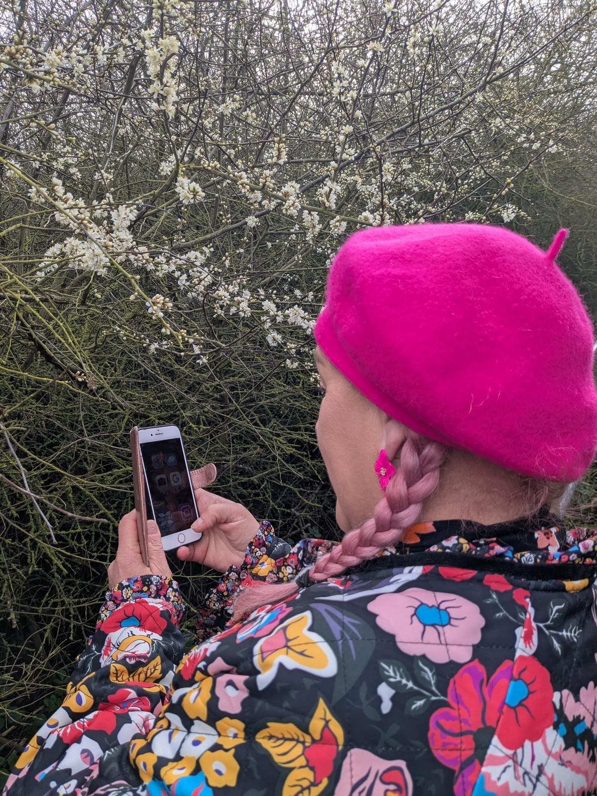 spring summer autumn winter day out foraging outdoor activity community group brownies herne bay education children foraging spring summer autumn winter day out foraging outdoor activity community group brownies herne bay education children foraging