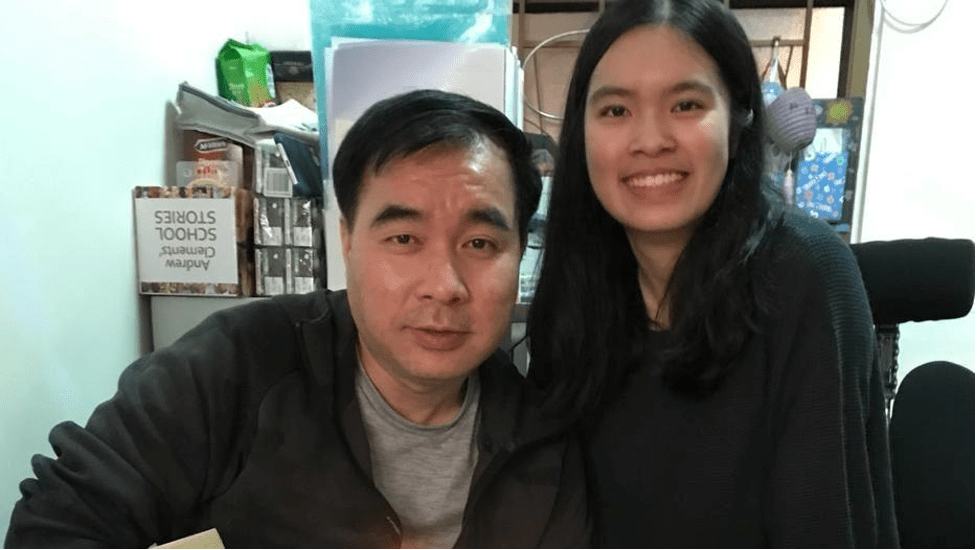 周爸爸(左)與周愷彤。 周爸爸(左)與周愷彤。