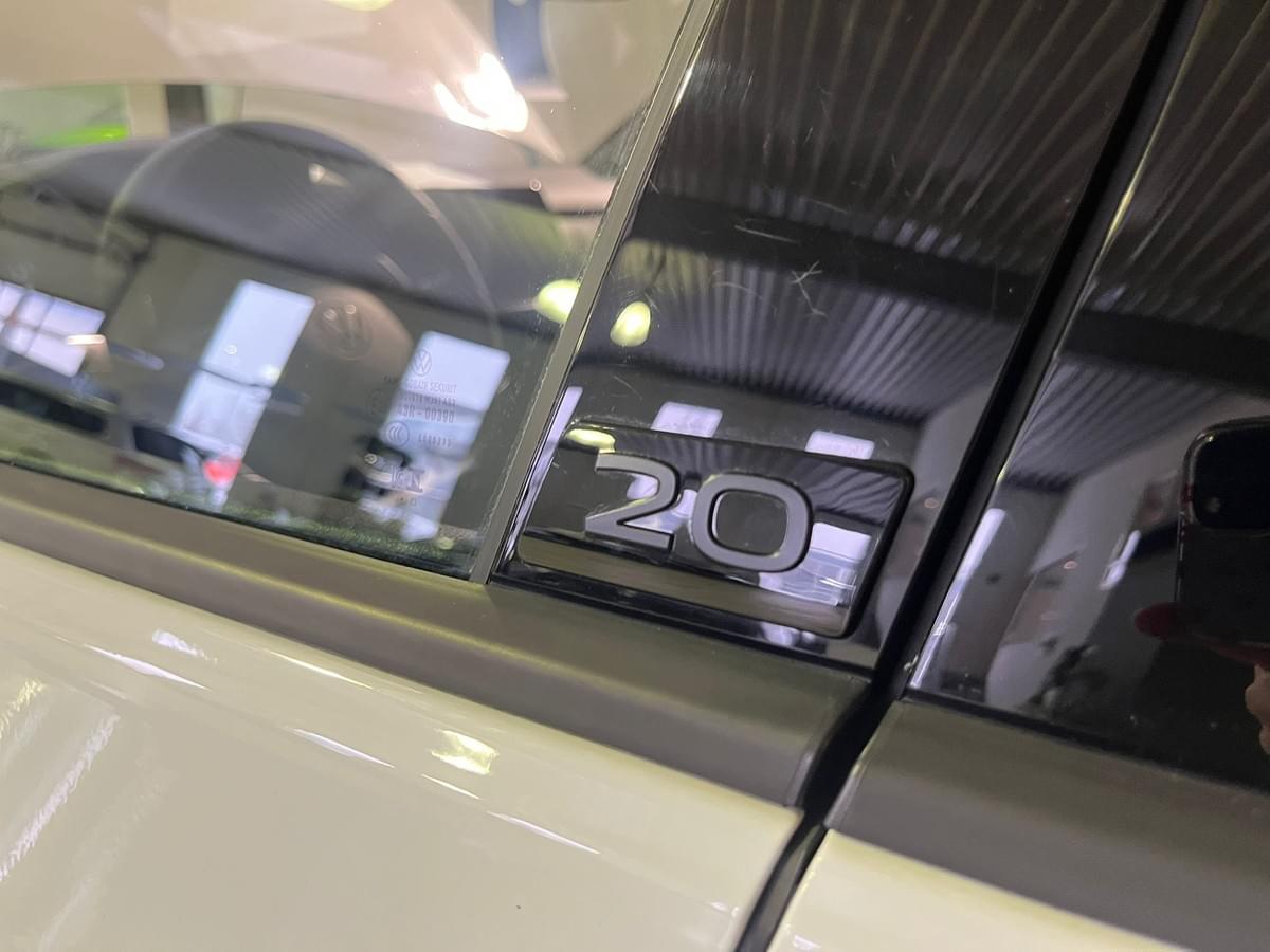 VOLKSWAGEN GOLF VIII R – ÉDITION 20 ANS ANNIVERSAIRE – 333 CH