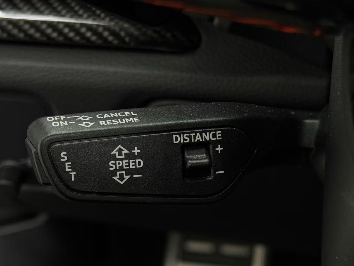 AUDI RS3 BERLINE – 2.5 TFSI 400CH QUATTRO S-TRONIC – GRIS DAYTONA NACRÉ – PACK OPTIQUE NOIR – MOTEUR