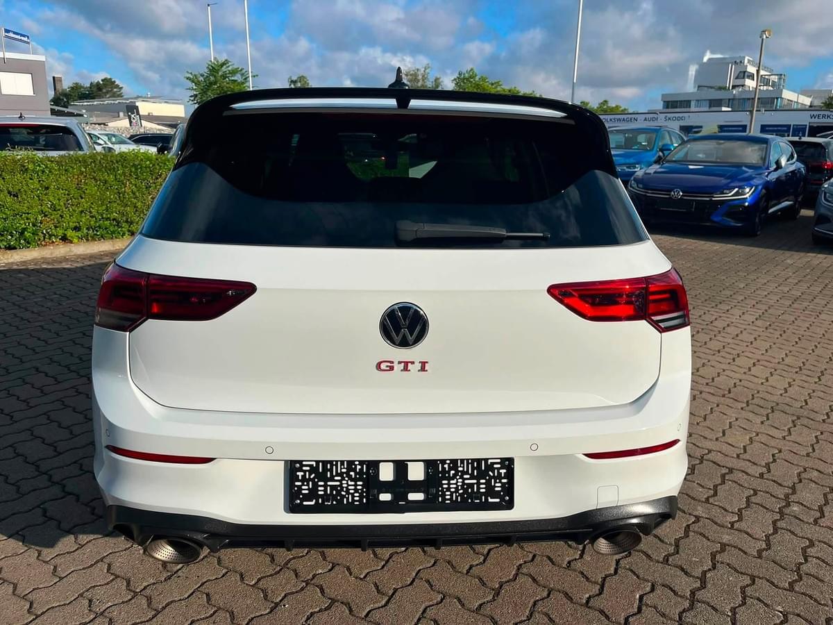 VOLKSWAGEN GOLF 8 GTI CLUBSPORT AKRAPOVIČ – 300 CH