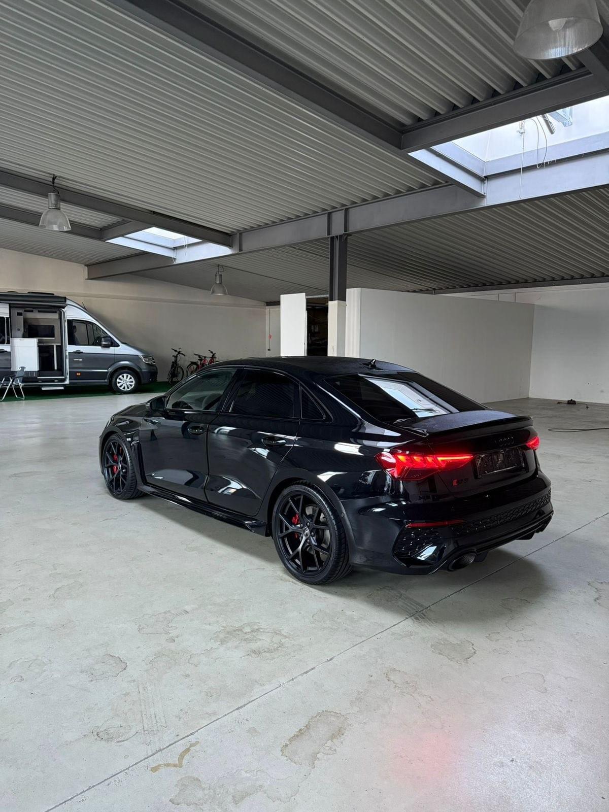 AUDI RS3 SEDAN 8Y – 2.5 TFSI 400 CH QUATTRO S TRONIC – FULL BLACK RS DESIGN ROUGE – MILLÉSIME 2023