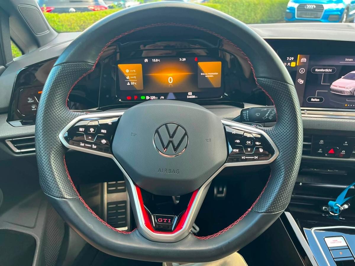 VOLKSWAGEN GOLF 8 GTI CLUBSPORT AKRAPOVIČ – 300 CH